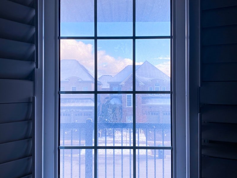 Projected bay window with bright glass